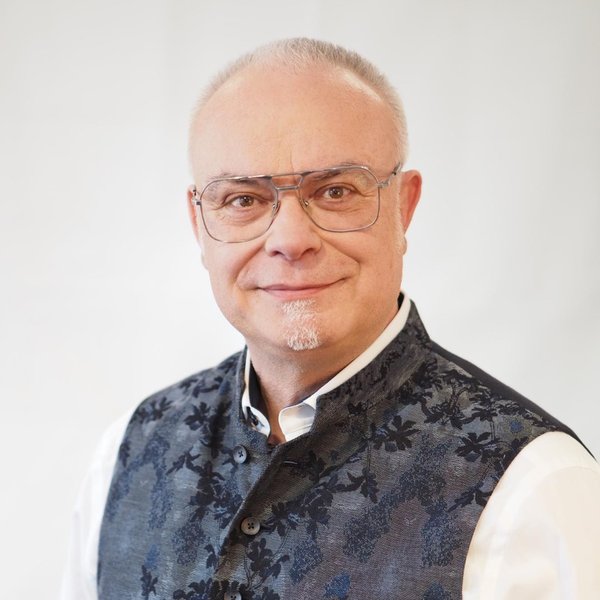 Dr. Stefan Noé